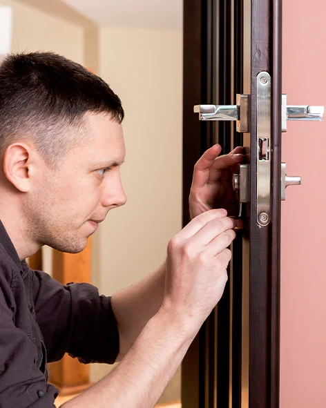 : Professional Locksmith For Commercial And Residential Locksmith Services in Normal