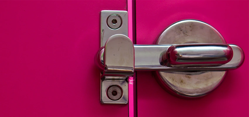 Childproof Gate Lock in Normal