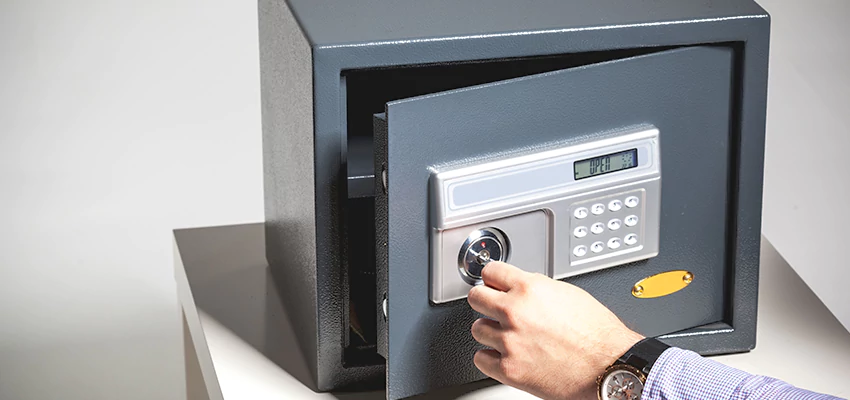 Jewelry Safe Unlocking Service in Normal