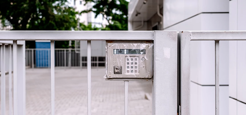 Gate Locks For Metal Gates in Normal