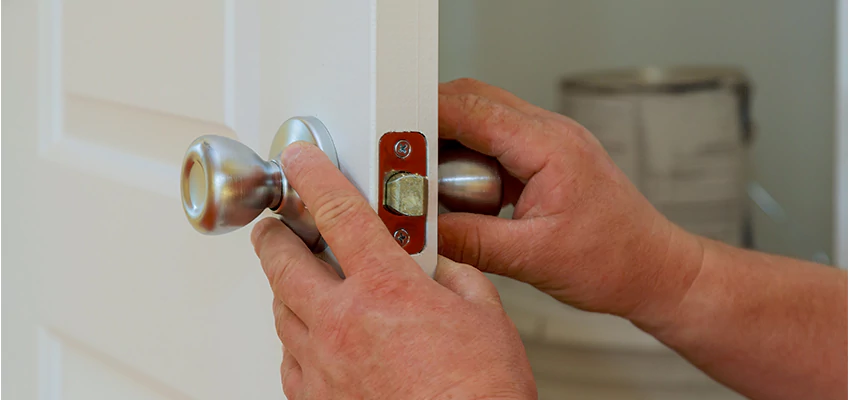 AAA Locksmiths For lock Replacement in Normal